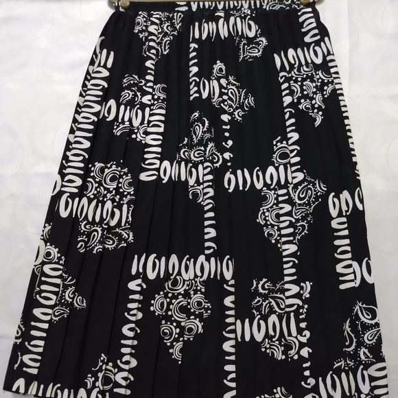 Leslie Fay pleated midi skirt,size 16. - Picture 2 of 10